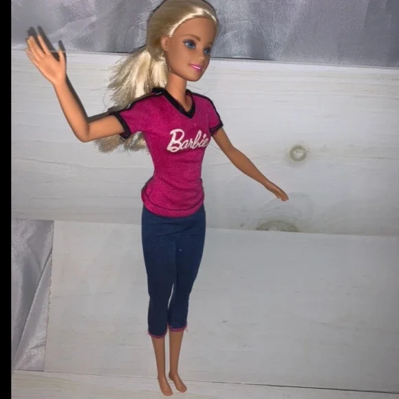 Barbie Careers Soccer Player Doll - Picture 6 of 10